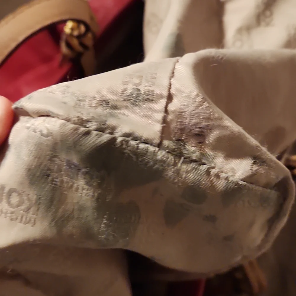 MICHAEL KORS JET SET PEBBLE LEATHER TOTE BAG
